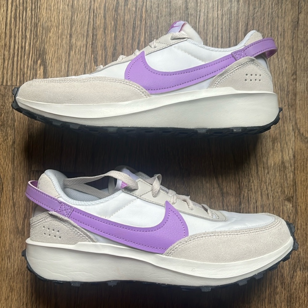 Nike Women’s Waffle Debut size 7